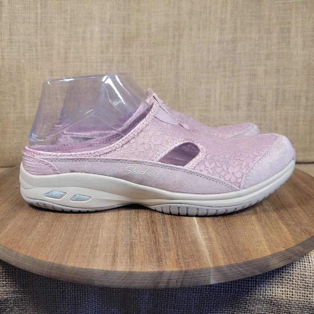 Skechers Light Pink and Cream Clogs